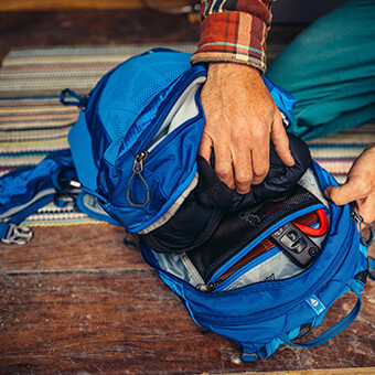 Zippered interior mesh organization pocket