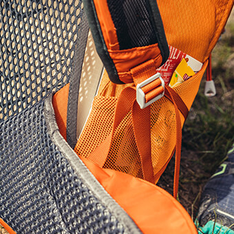 Front stretch and dual side mesh pockets for quick storage
