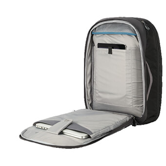Checkpoint friendly laptop and tablet compartment with zippered clamshell design *25/35 ONLY