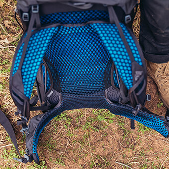 FreeFloat Suspension - Ventilated, suspended mesh backpanel featuring Gregory's FreeFloat dynamic ComfortCradle lower back system for the ultimate in dynamic fit and comfort.


