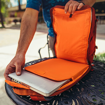 Dedicated 15” floating laptop compartment bottom bumper for impact protection