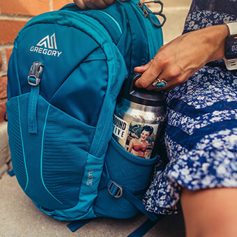 Stretch mesh side water bottle pockets