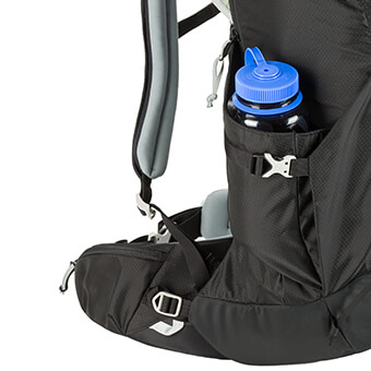 Schneller zugriff auf ausrüstung im rucksack