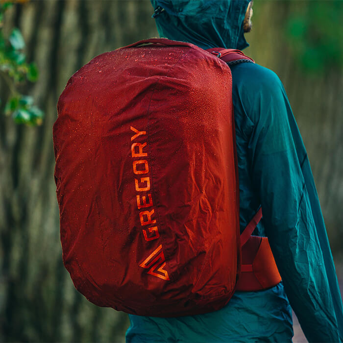 Included 3 -in-1 check-in, rain and anti-theft cover