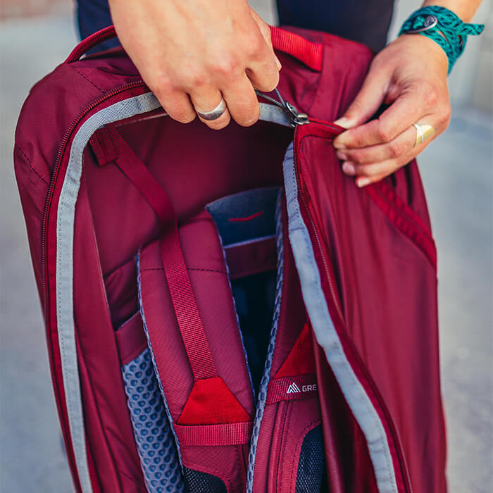 Included 3 -in-1 check-in, rain and anti-theft cover
