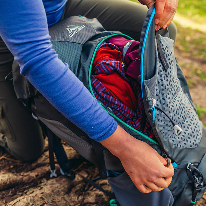 Full body U-Zip main opening - Full body U-Zip main opening on front of bag for easy unloading when you get to camp