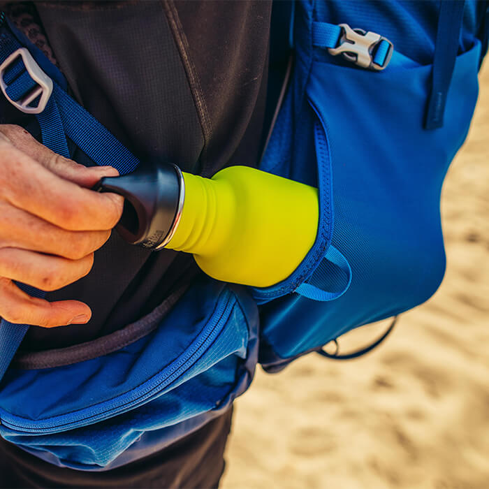 Trail access side stretch mesh pocket